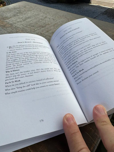 Stoicism: 365 Daily Lessons for Resilience and Motivation